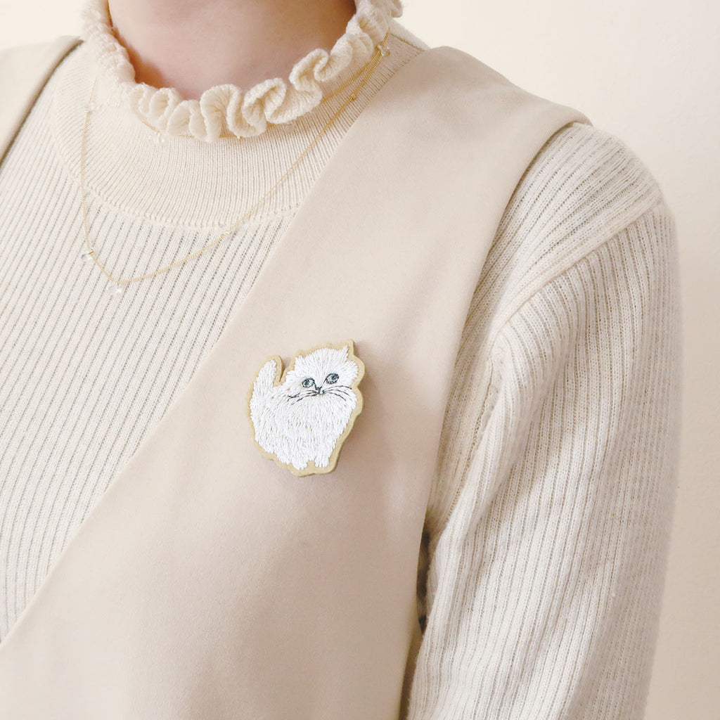 松尾ミユキ ブローチ｜BROOCH おしゃれ かわいい 動物 猫 ネコ シンプル 大人 上品 刺繍 ダイカット アクセサリー｜MATOKA マトカ