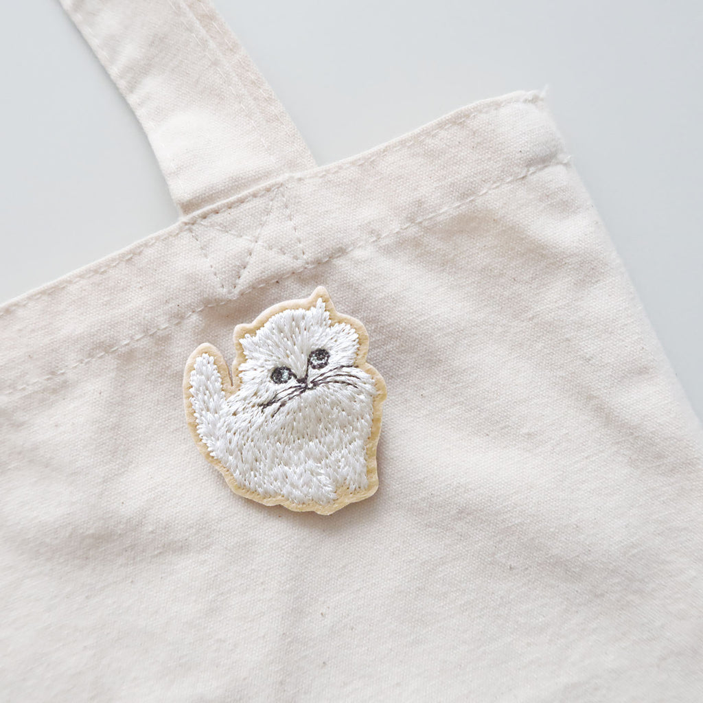 松尾ミユキ ブローチ｜BROOCH おしゃれ かわいい 動物 猫 ネコ シンプル 大人 上品 刺繍 ダイカット アクセサリー｜MATOKA マトカ