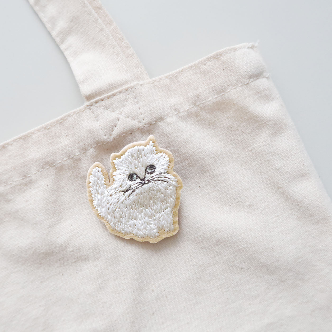 松尾ミユキ ブローチ｜BROOCH おしゃれ かわいい 動物 猫 ネコ シンプル 大人 上品 刺繍 ダイカット アクセサリー｜MATOKA マトカ