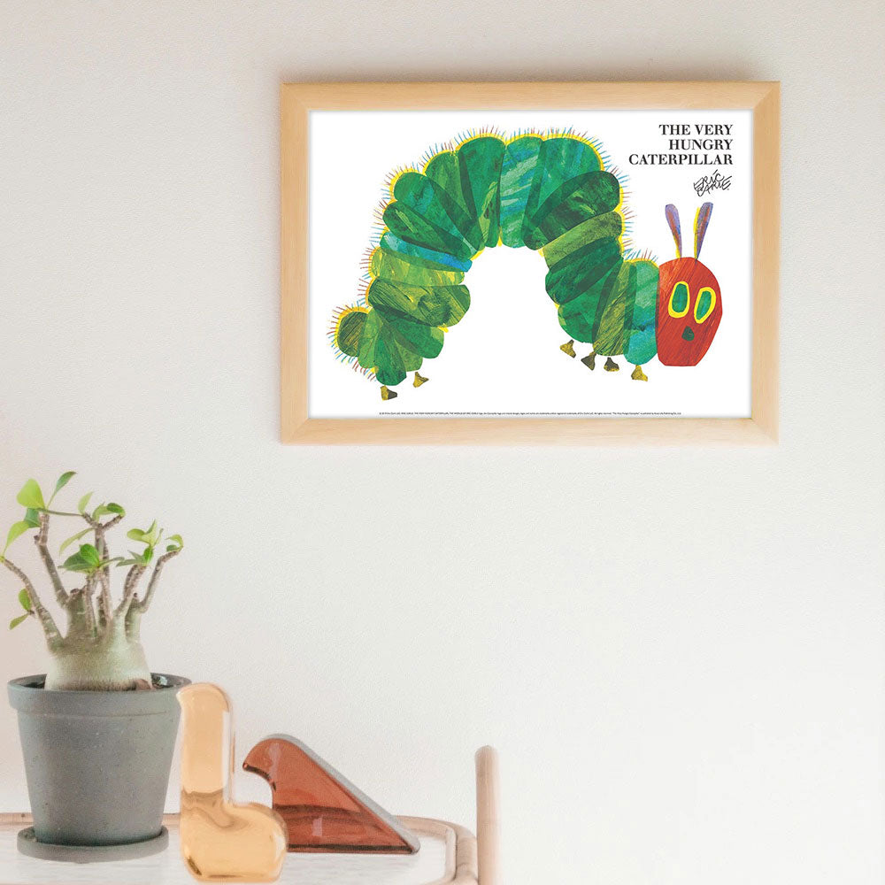 ERIC CARLE：エリック カール・B4サイズ ポスター『The Very Hungry Caterpillar / はらぺこあおむし』木製フレームセット｜インテリア 北欧 ナチュラル ブラウン 額装 エリックカール【etc】