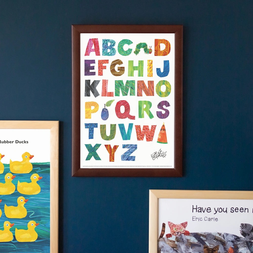 ERIC CARLE：エリック カール・B4サイズ ポスター『Alphabe / はらぺこあおむし』木製フレームセット｜インテリア 北欧 ナチュラル ブラウン 額装 エリックカール【etc】