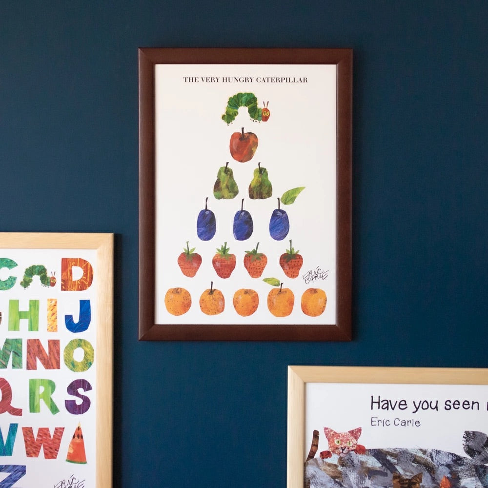 ERIC CARLE：エリック カール・B4サイズ ポスター『Fruits Pyramid / はらぺこあおむし』木製フレームセット｜インテリア 北欧 ナチュラル ブラウン 額装 エリックカール【etc】