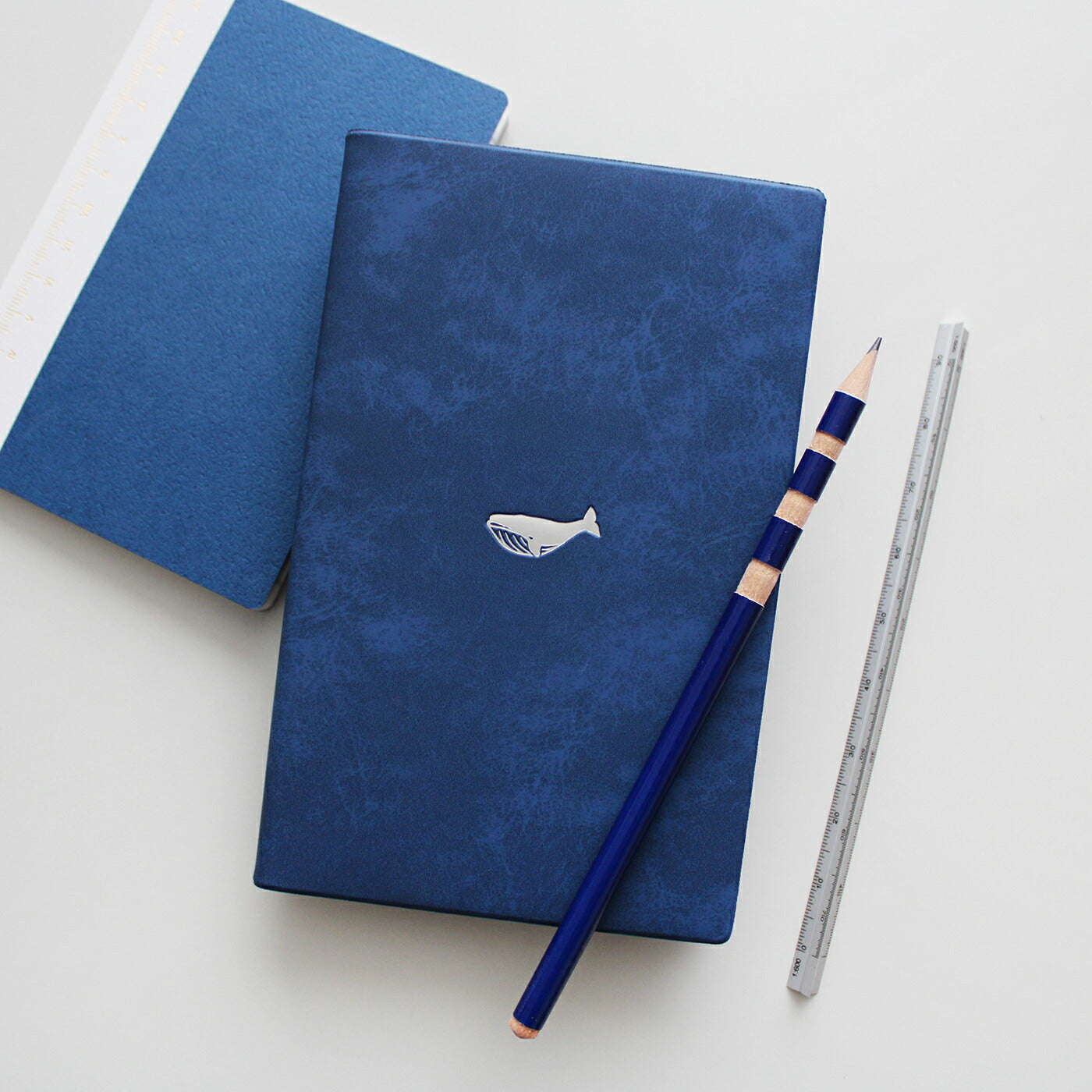 手帳 2026 マトカ 2026年1月始まり ダイアリー スケジュール帳｜新書判 スリムウィークリー・セパレート式『ラッキーモチーフ B｜LUCKY MOTIF B』Nitte かわいい ブタ ゾウ ポメラニアン クジラ シマエナガ ペンギン ハリネズミ 招き猫