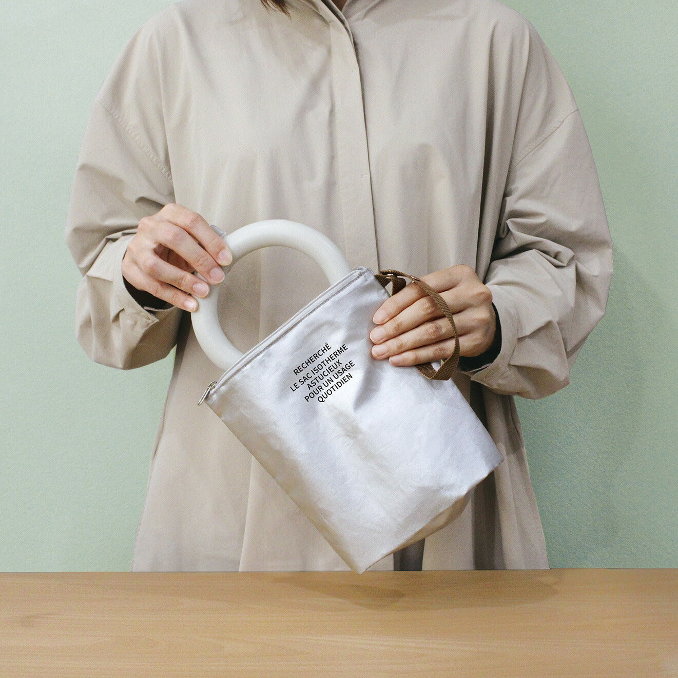 RECHERCHE ルシェルシェ 保冷ポーチ｜COOLER POUCH ランチバッグ コンパクト シンプル お弁当袋 ピクニック 行楽 保冷バッグ 保温 お菓子 おやつ 子供 大人 シルバー｜LEAFLETS