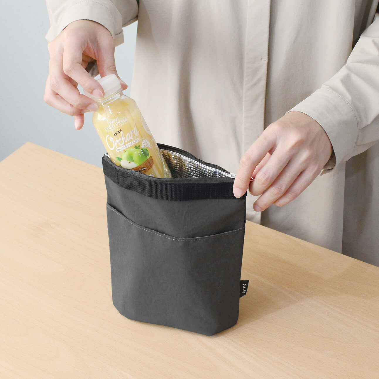 PLACID プラシド 保冷ポーチ｜COOLER POUCH コンパクト シンプル お弁当袋 ピクニック 行楽 保冷バッグ 保冷 保温 お菓子 おやつ 子供 大人 バッグインバッグ 散歩 ポーチ ケース｜LEAFLETS