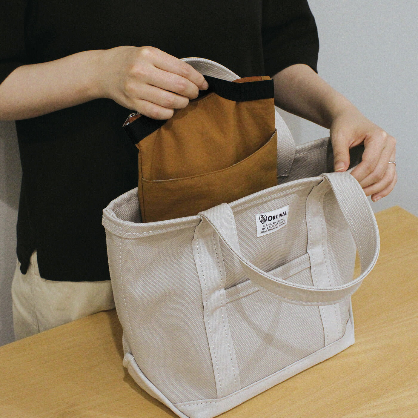 PLACID プラシド 保冷ポーチ｜COOLER POUCH コンパクト シンプル お弁当袋 ピクニック 行楽 保冷バッグ 保冷 保温 お菓子 おやつ 子供 大人 バッグインバッグ 散歩 ポーチ ケース｜LEAFLETS