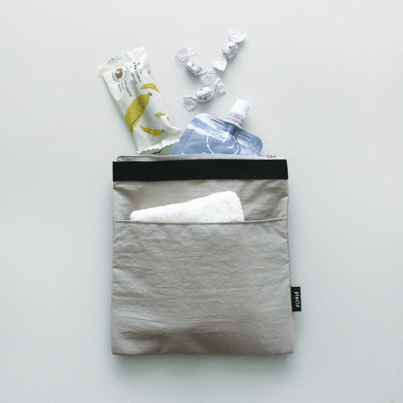 PLACID プラシド 保冷ポーチ｜COOLER POUCH コンパクト シンプル お弁当袋 ピクニック 行楽 保冷バッグ 保冷 保温 お菓子 おやつ 子供 大人 バッグインバッグ 散歩 ポーチ ケース｜LEAFLETS