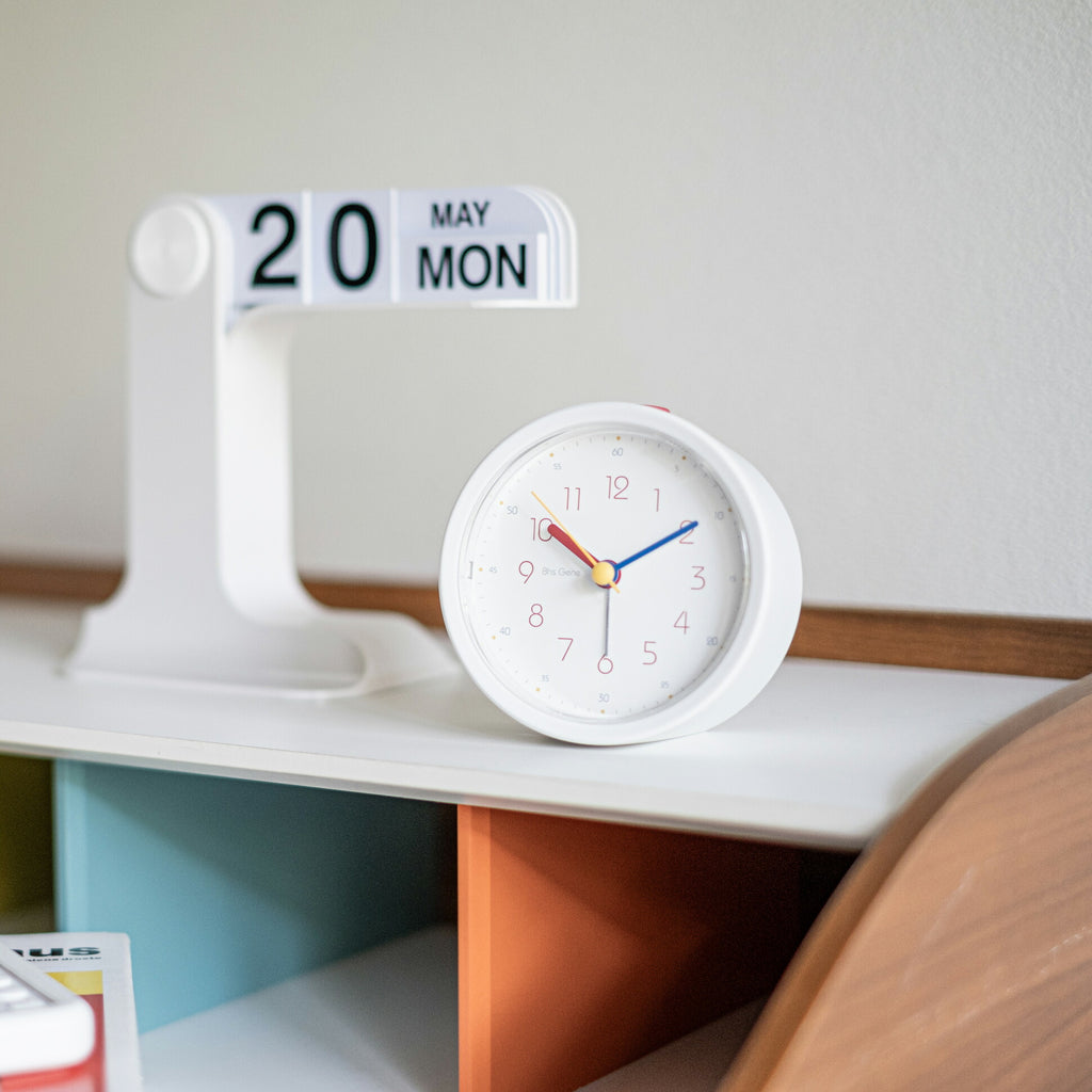 Bauhaus Pro Light アラームクロック｜置き時計 インテリア デザイン おしゃれ バウハウス フォント 子供部屋 知育時計 時計 目覚まし時計 アラーム スヌーズ ヘルベルト バイヤー BAUHAUS