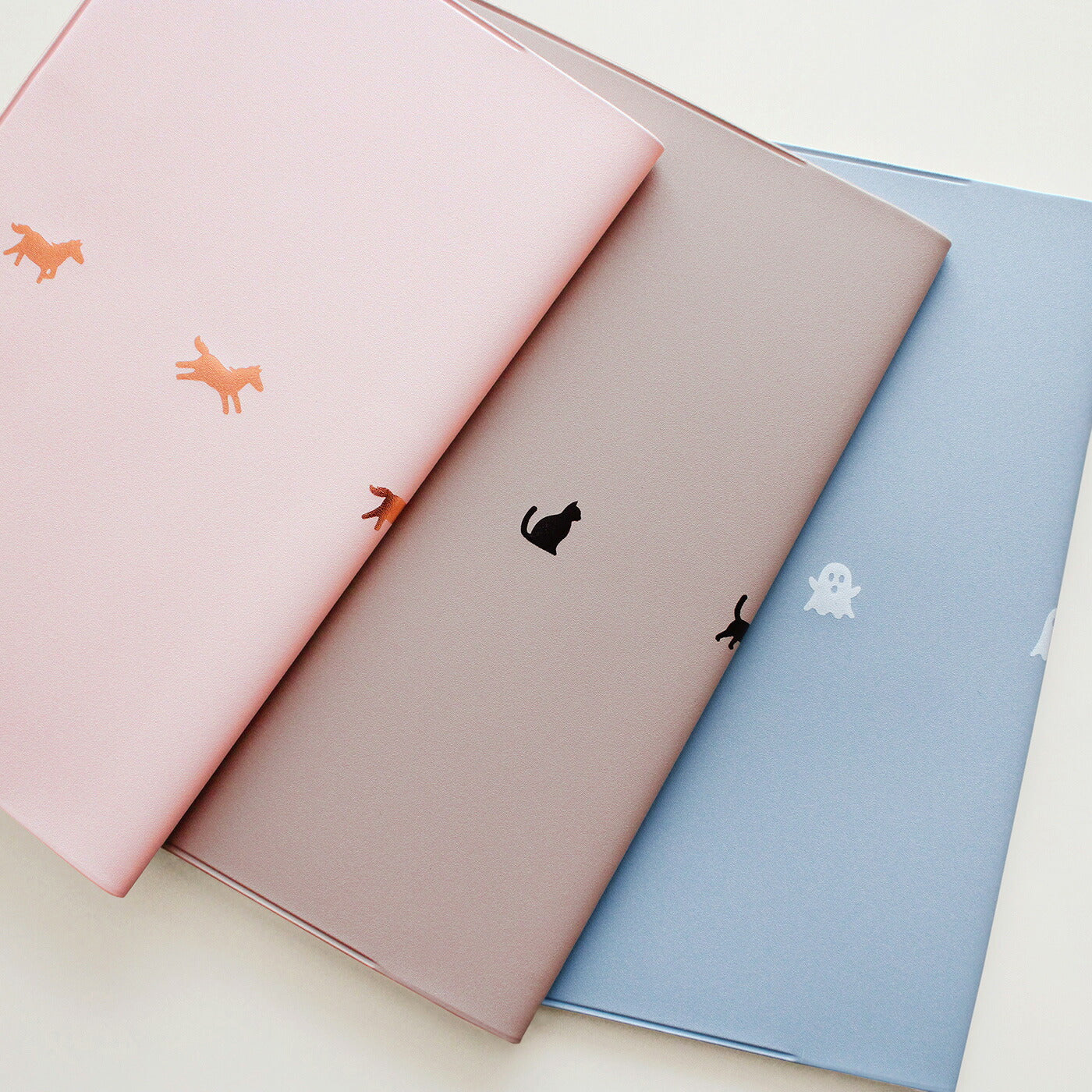 手帳 2026 マトカ 2026年（2025年10月始まり）ダイアリー スケジュール帳｜新書判 コンパクトマンスリー（月間ブロック）『ヴィーシ｜VIISI』大人かわいい 干支 馬 午 ネコ 猫 おばけ