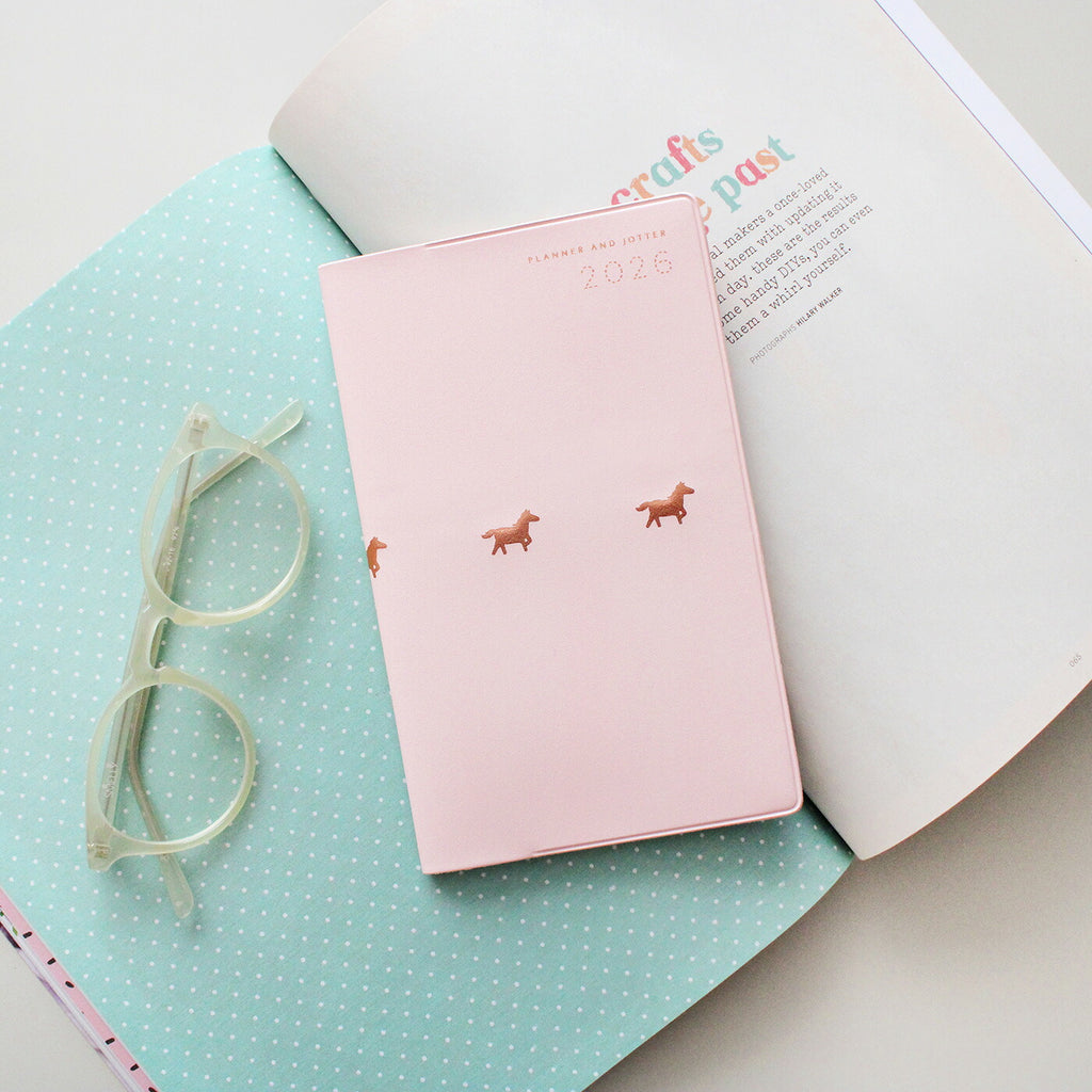 手帳 2026 マトカ 2026年（2025年10月始まり）ダイアリー スケジュール帳｜新書判 コンパクトマンスリー（月間ブロック）『ヴィーシ｜VIISI』大人かわいい 干支 馬 午 ネコ 猫 おばけ