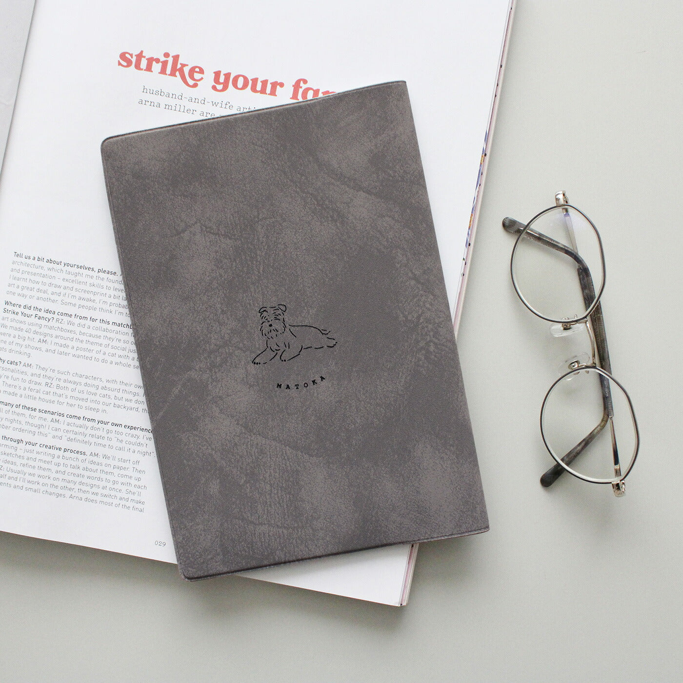 手帳 2026 マトカ 2026年（2025年10月始まり）ダイアリー スケジュール帳｜B6サイズ マンスリー・フルカラー（月間ブロック）『ラウンドシュナウザー｜ROUND SCHNAUZER』大人かわいい シュナウザー