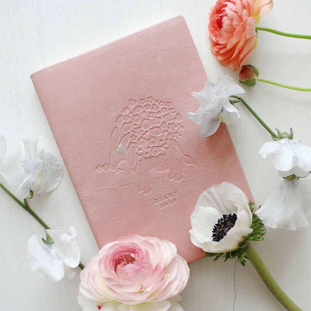 手帳 2026 マトカ 2026年（2025年10月始まり）ダイアリー スケジュール帳｜B6サイズ ウィークリー・レフト式（週間ホリゾンタル）『花売りのロバ｜DONKEY』大人かわいい ロバ うま 花 フラワー