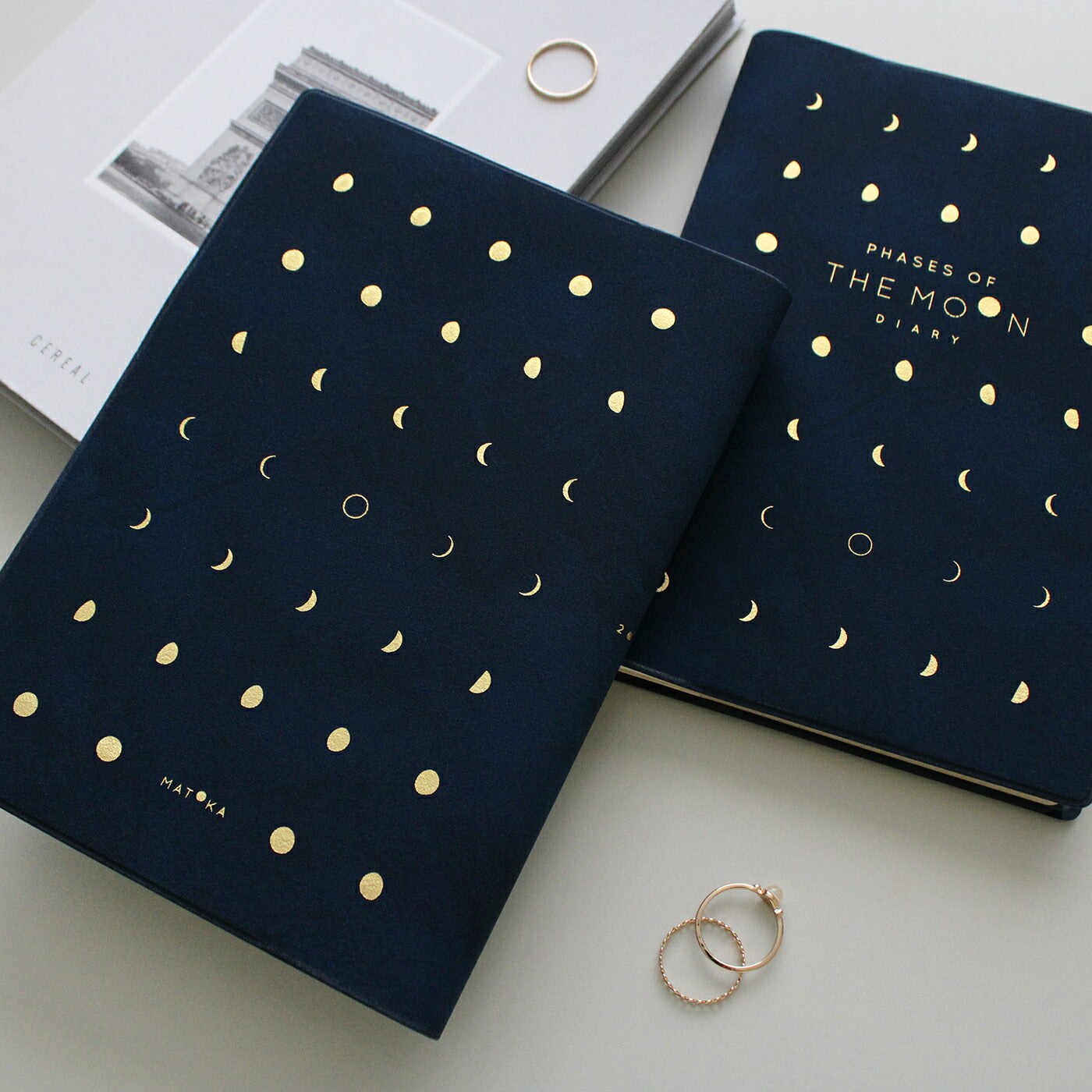 手帳 2026 マトカ 2026年（2025年10月始まり）ダイアリー スケジュール帳｜B6サイズ ウィークリー・ブロック式（週間ブロック・日記帳）『月の満ち欠け｜THE MOON』大人かわいい