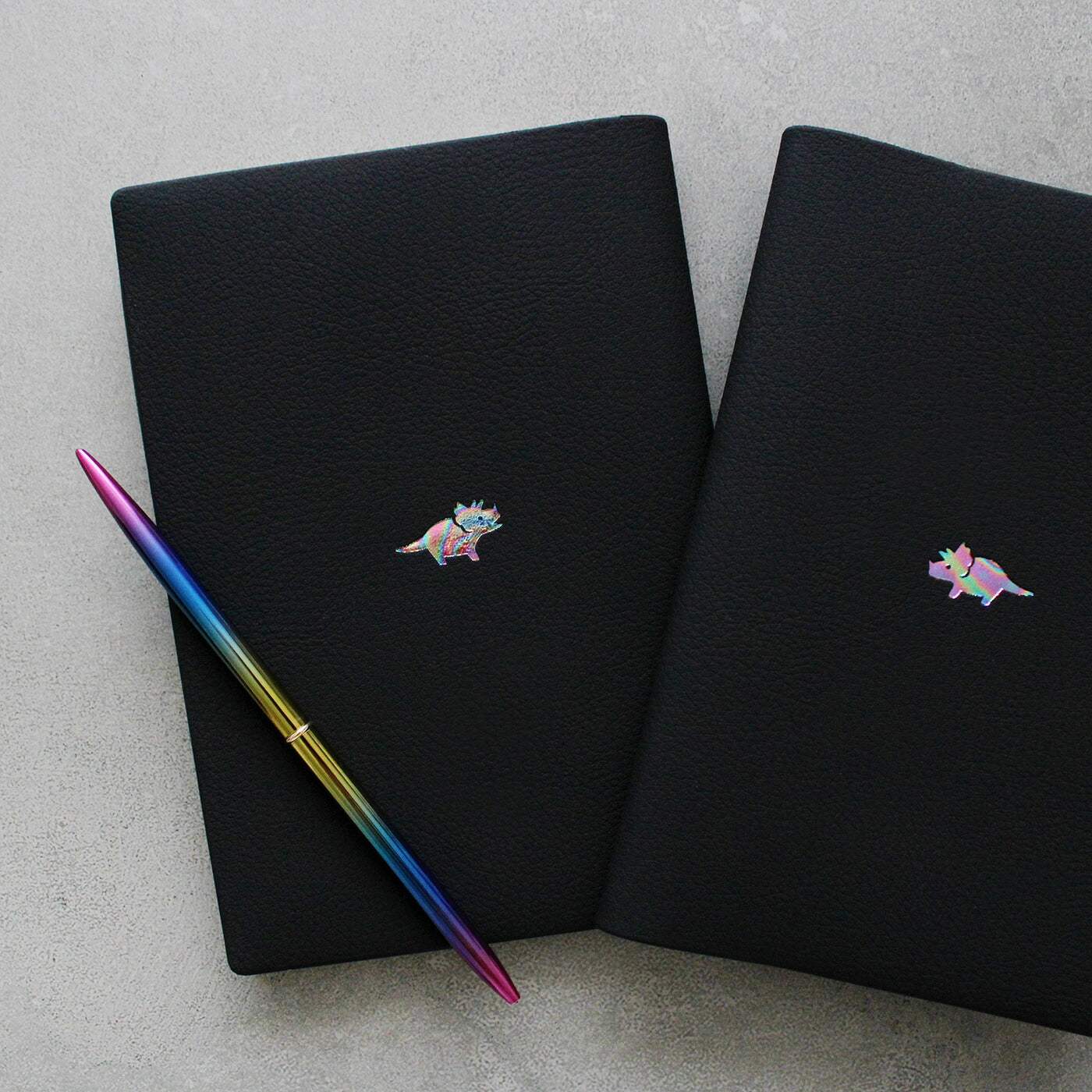 手帳 2026 マトカ 2026年（2025年10月始まり）ダイアリー スケジュール帳｜B6サイズ ウィークリー・ブロック式（週間ブロック・日記帳）『ワンポイント アニマル｜POINT ANIMAL』トリケラトプス 子ヒツジ ペンギン フグ ハムスター