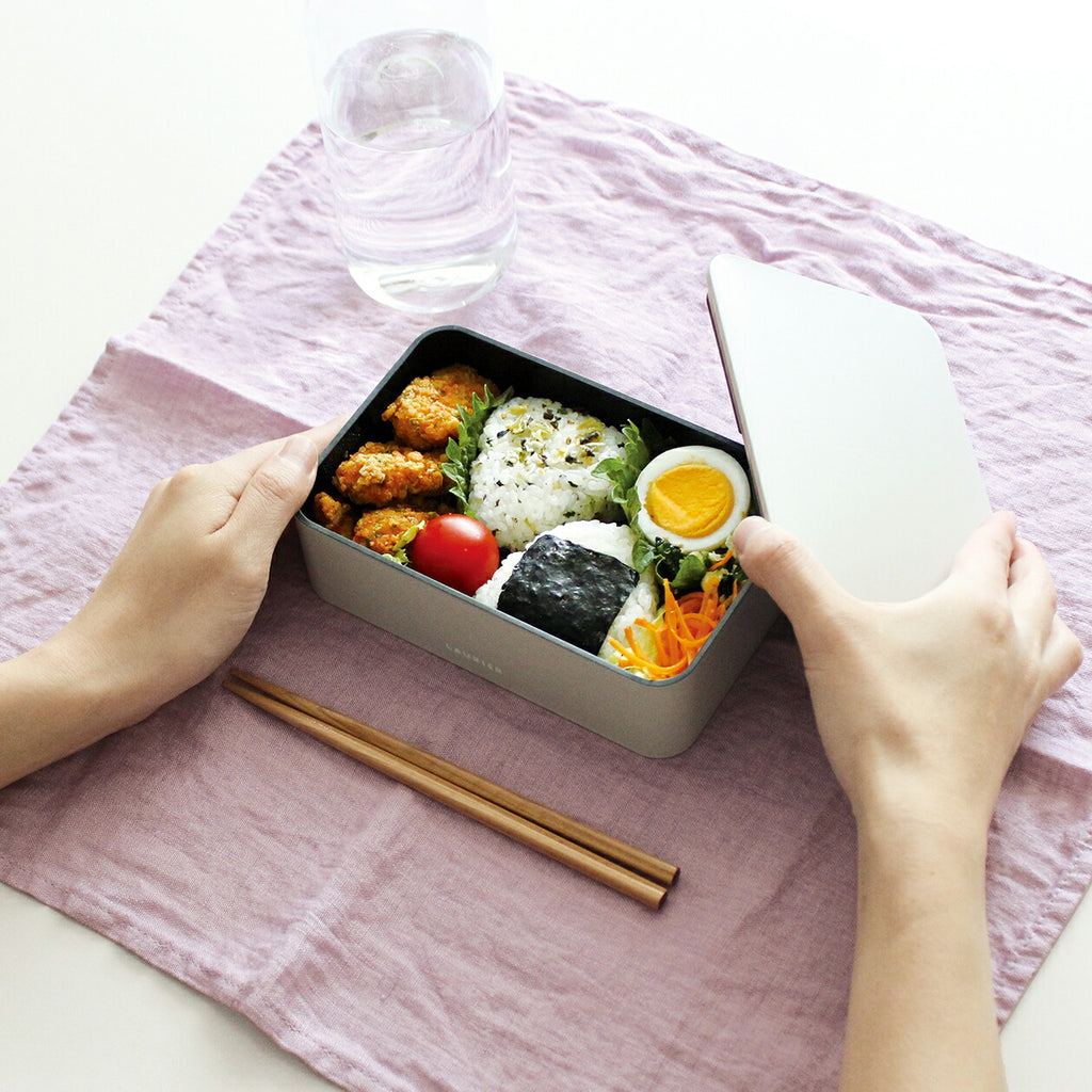LAURIER ローリエ ランチボックス｜ラージ お弁当箱 ランチ シンプル ピクニック 遠足 行楽 大人 女子 男子 メンズ おしゃれ 学校 部活 グレー 大容量 大きめ 男性 シック 600ml 800ml