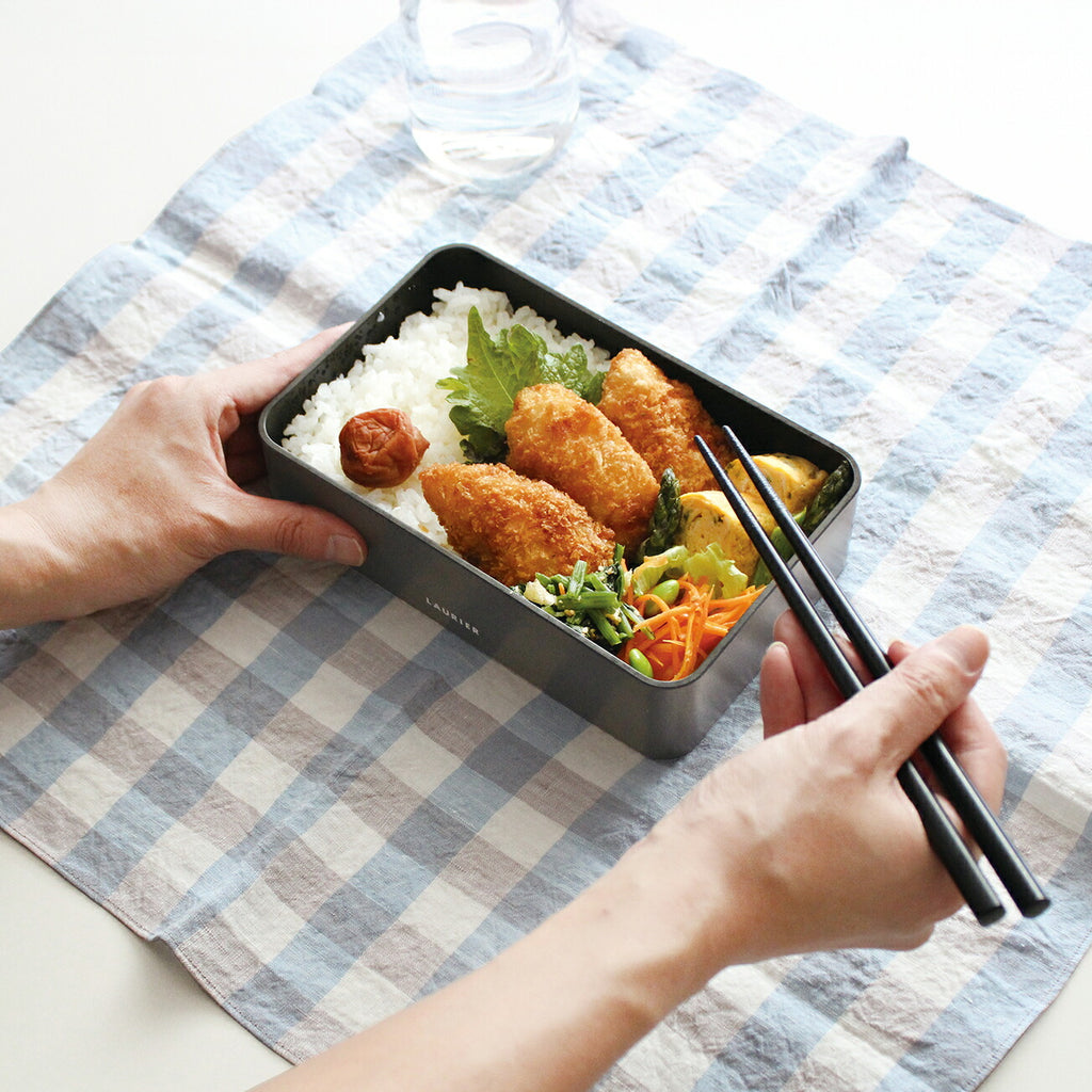 LAURIER ローリエ ランチボックス｜ラージ お弁当箱 ランチ シンプル ピクニック 遠足 行楽 大人 女子 男子 メンズ おしゃれ 学校 部活 グレー 大容量 大きめ 男性 シック 600ml 800ml