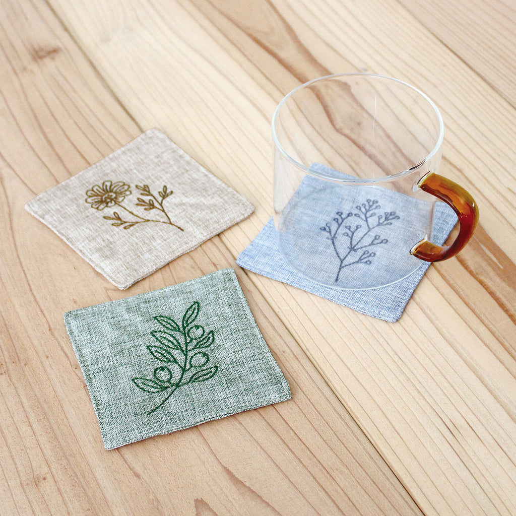 LINDEN リンデン 刺繍コースター｜マット シンプル ティータイム 植物 可愛い おしゃれ 大人 雑貨 ティータイム アフタヌーンティー 花 フラワー オリーブ かすみ草 金木犀 ラベンダー カモミール｜LEAFLETS