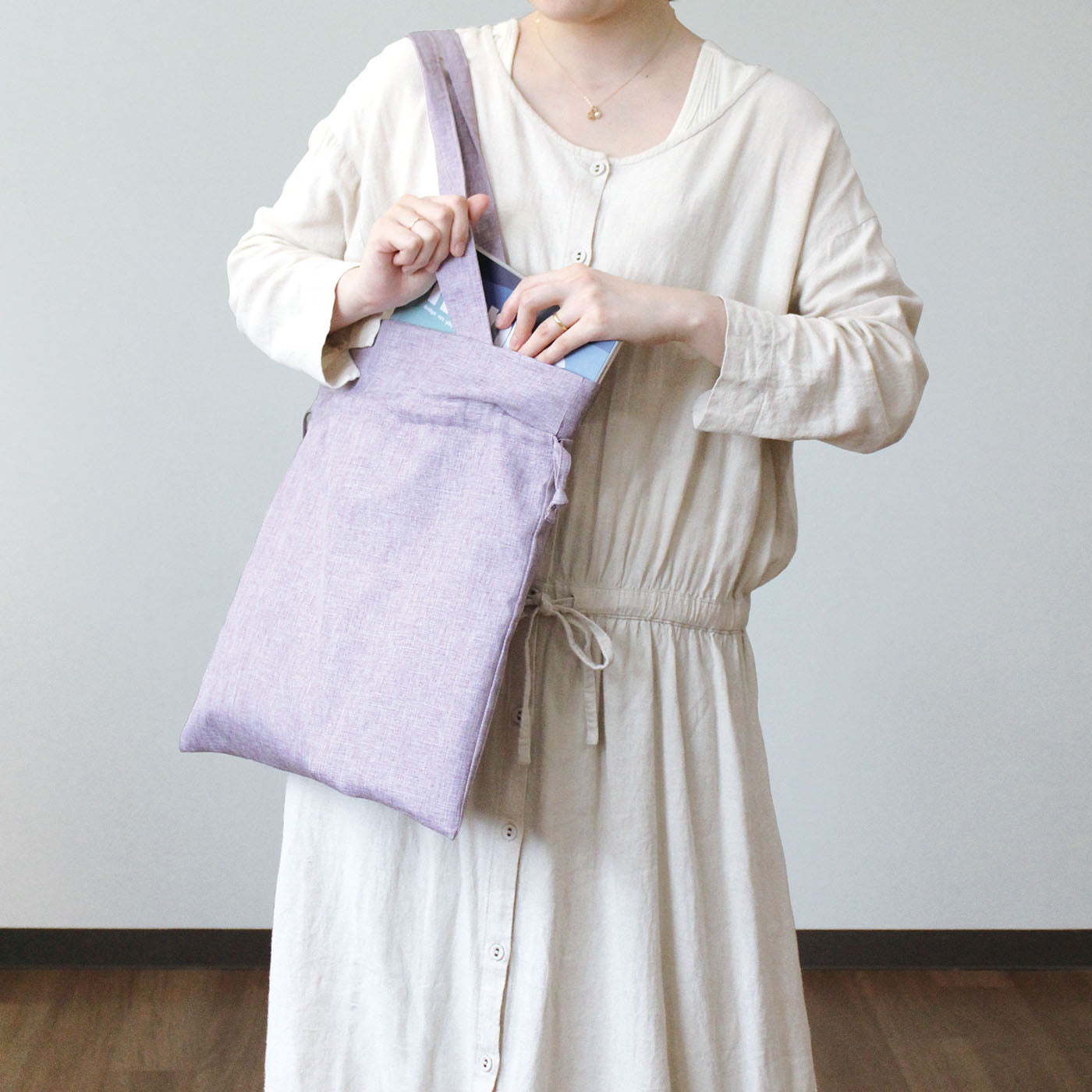 LINDEN リンデン 保冷巾着トート｜おしゃれ かわいい 書類 2way 巾着袋 シンプル 行楽 遠足 ピクニック トートバッグ 買い物 保冷 巾着 ベージュ パープル グリーン｜LEAFLETS