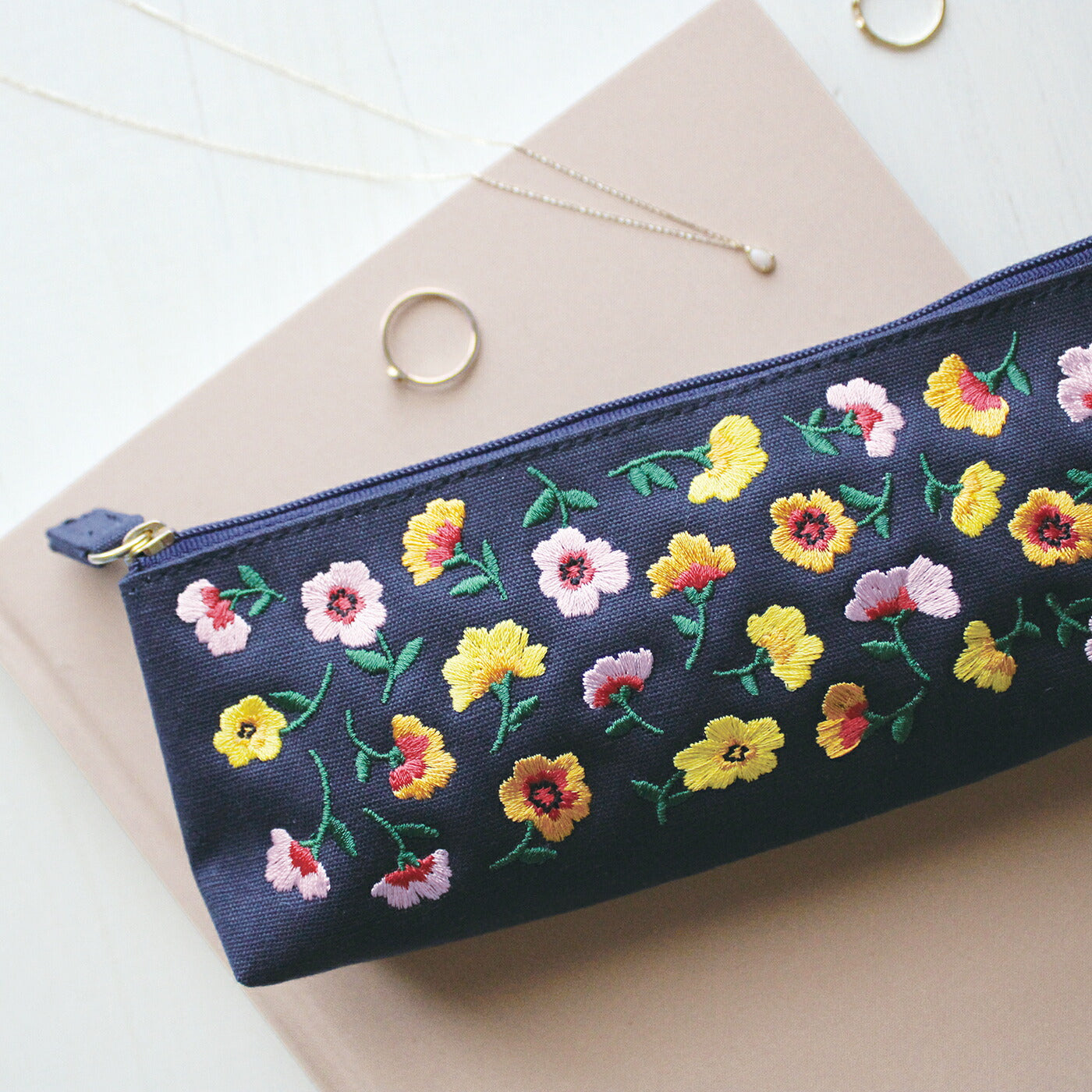 CANVAS PEN CASE キャンバスペンケース A｜おしゃれ かわいい 高校生 中学生 入学 シンプル 小物入れ キャンバス シンプル 大容量 マスターピース 刺繍 帆布｜MATOKA マトカ