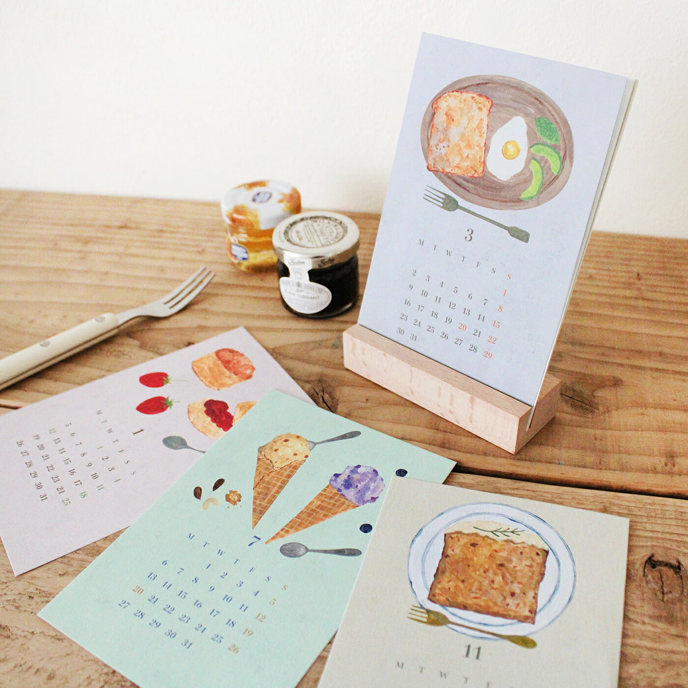 MATOKA マトカ 2026年 卓上カレンダー 木製スタンドタイプ（月曜始まり）『CHEVALET｜シュヴァレ』（CAL-142）