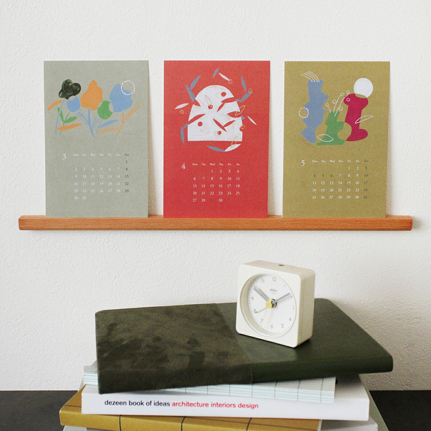 MATOKA マトカ 2026年 卓上カレンダー 木製スタンドタイプ（月曜始まり）『LIFE｜ライフ（ムラタトモコ）』（CAL-143）