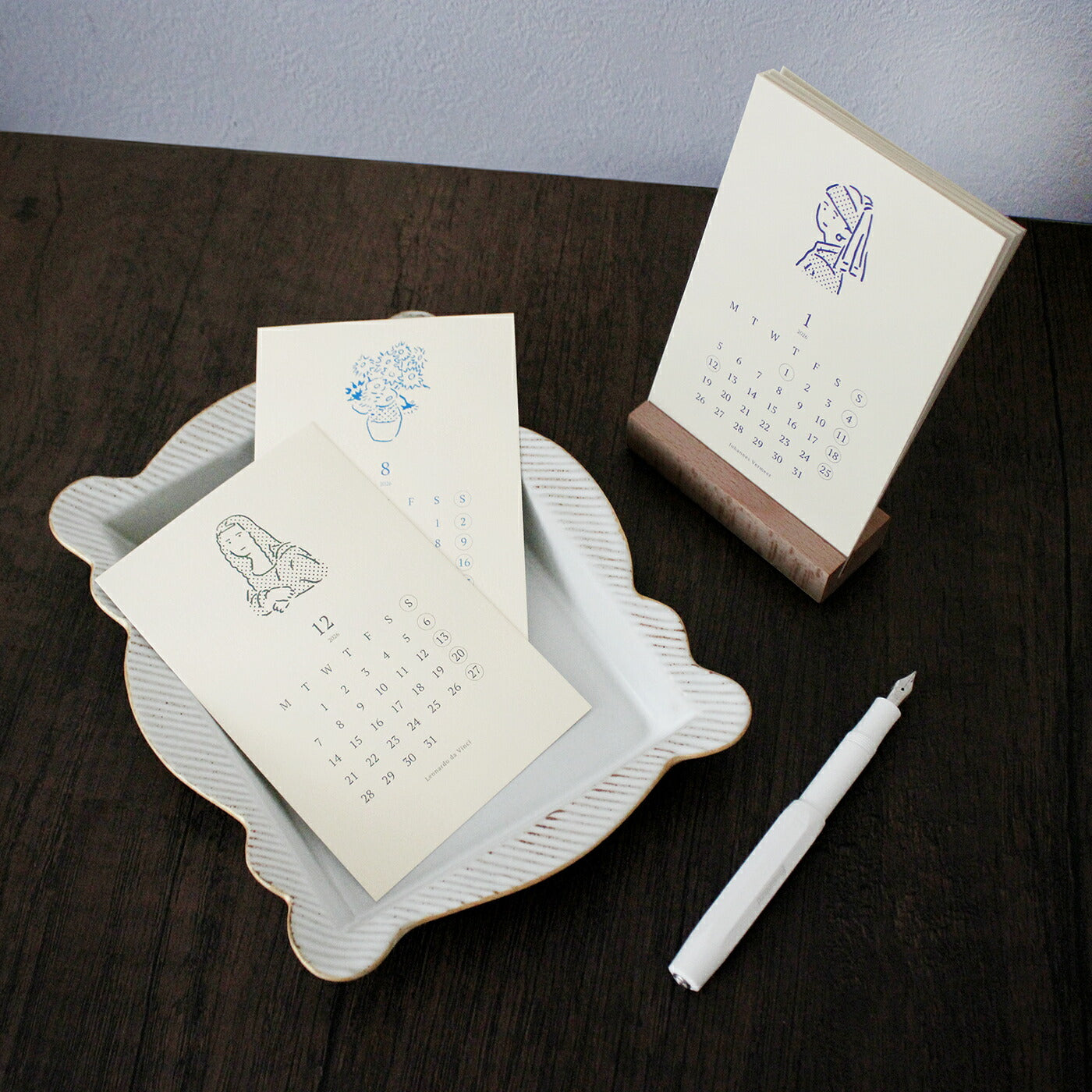 MATOKA マトカ 2026年 卓上カレンダー 木製スタンドタイプ（月曜始まり）『MASTERPIECE｜マスターピース』（CAL-144）