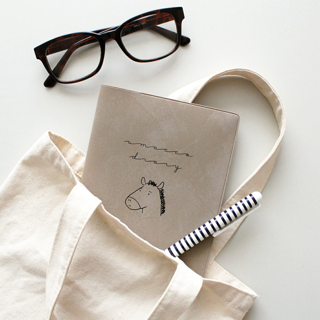 手帳 2026 マトカ 2026年1月始まり ダイアリー スケジュール帳｜B6サイズ マンスリー・フルカラー（月間ブロック）『ティックル｜TICKLE』 干支 馬 ウマ トイプードル ネコ カワウソ 動物