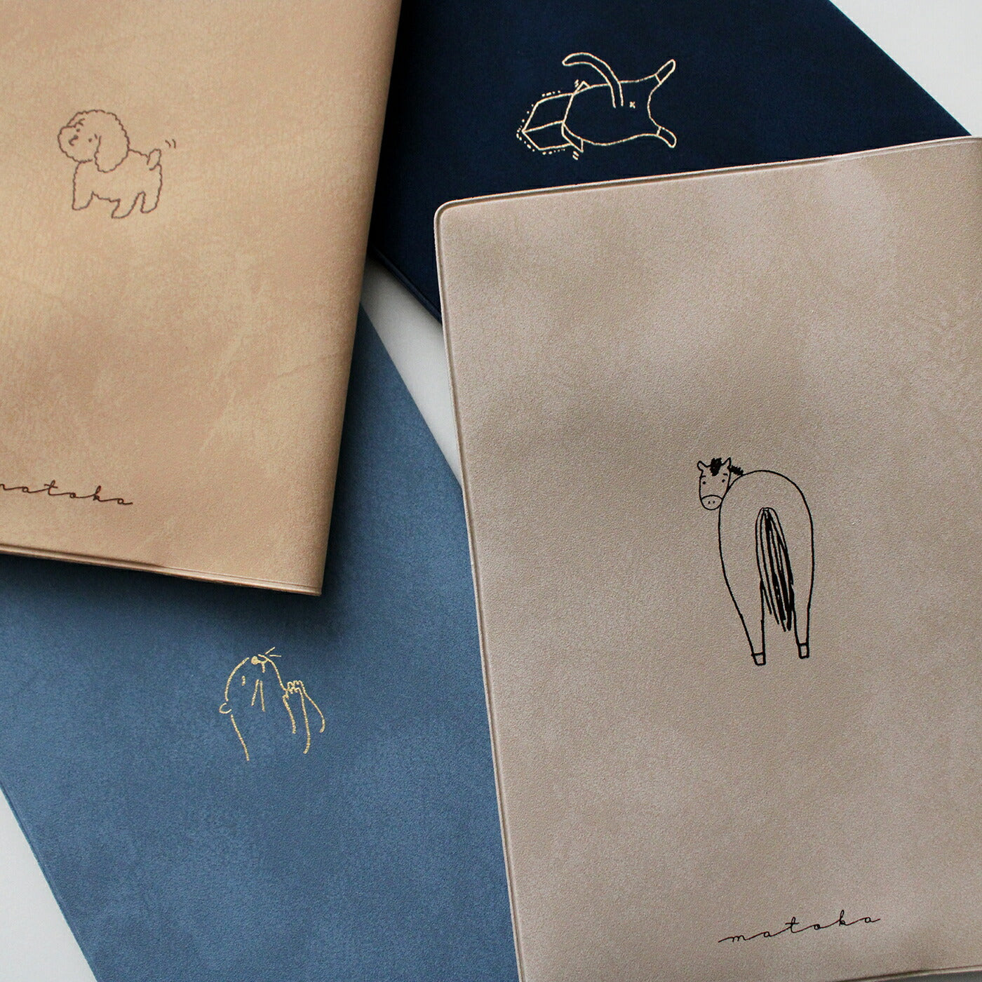 手帳 2026 マトカ 2026年1月始まり ダイアリー スケジュール帳｜B6サイズ マンスリー・フルカラー（月間ブロック）『ティックル｜TICKLE』 干支 馬 ウマ トイプードル ネコ カワウソ 動物