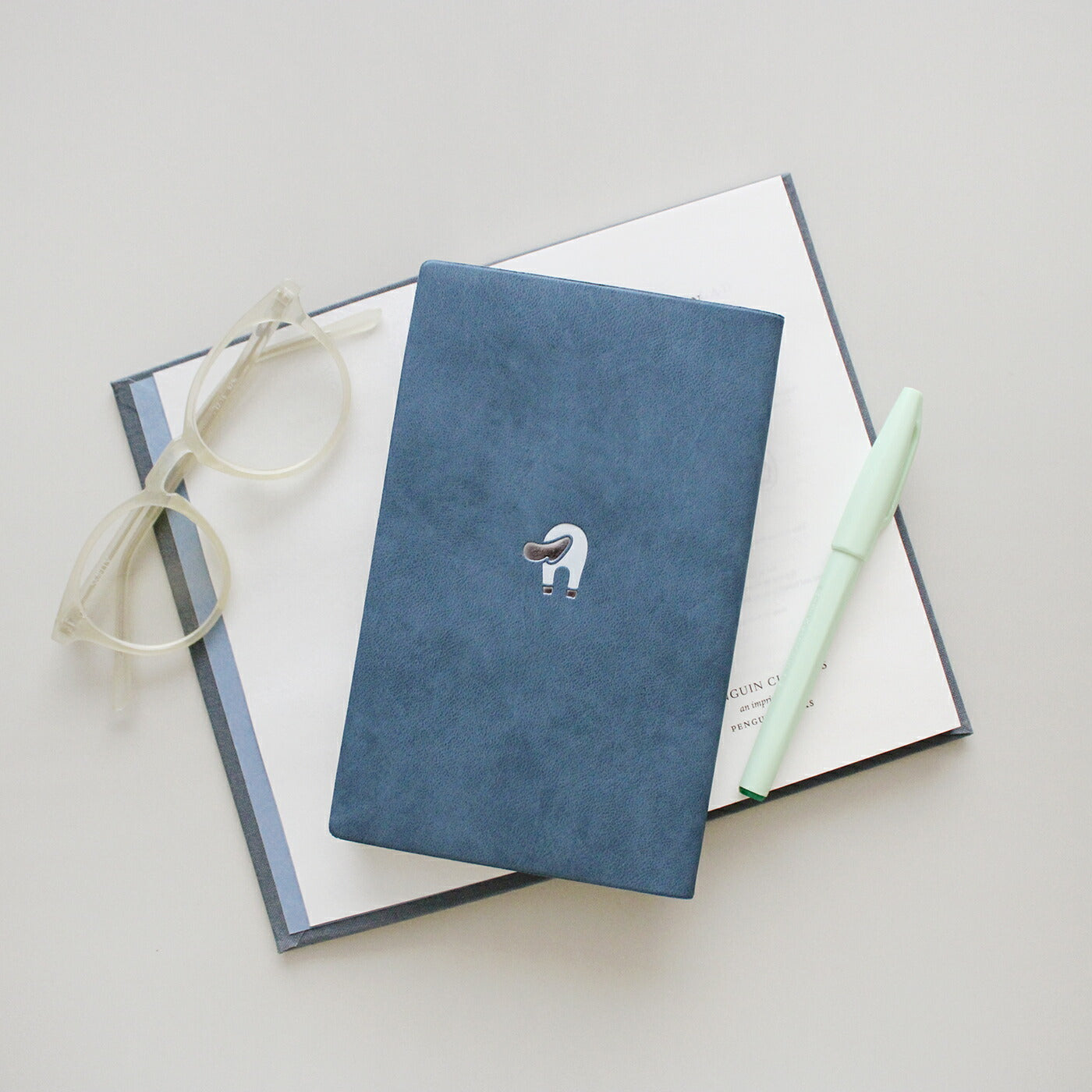 手帳 2026 マトカ 2026年1月始まり ダイアリー スケジュール帳｜新書判 スリムウィークリー・セパレート式『ラッキーモチーフ A｜LUCKY MOTIF A』Nitte 干支 午 ウマ 白馬 猫 カバ タコ たこ焼き カメレオン