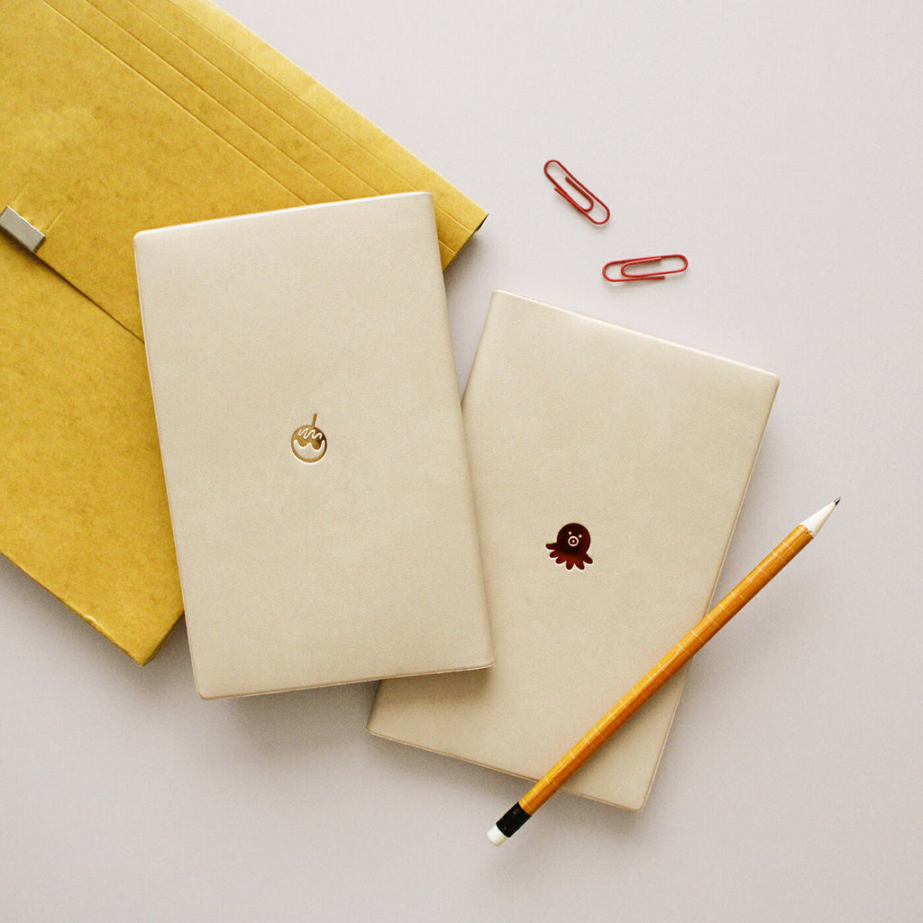 手帳 2026 マトカ 2026年1月始まり ダイアリー スケジュール帳｜新書判 スリムウィークリー・セパレート式『ラッキーモチーフ A｜LUCKY MOTIF A』Nitte 干支 午 ウマ 白馬 猫 カバ タコ たこ焼き カメレオン