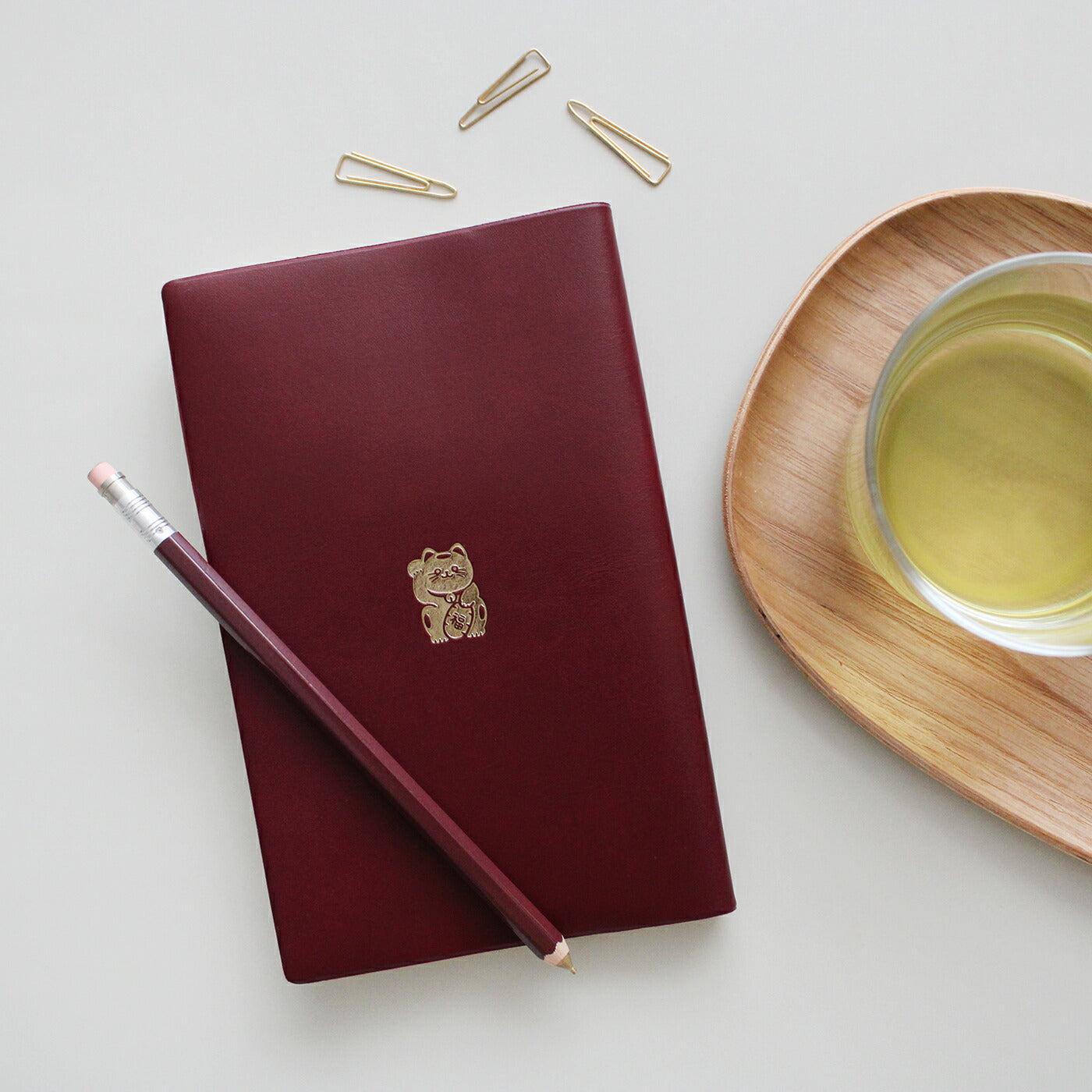 手帳 2026 マトカ 2026年1月始まり ダイアリー スケジュール帳｜新書判 スリムウィークリー・セパレート式『ラッキーモチーフ B｜LUCKY MOTIF B』Nitte かわいい ブタ ゾウ ポメラニアン クジラ シマエナガ ペンギン ハリネズミ 招き猫