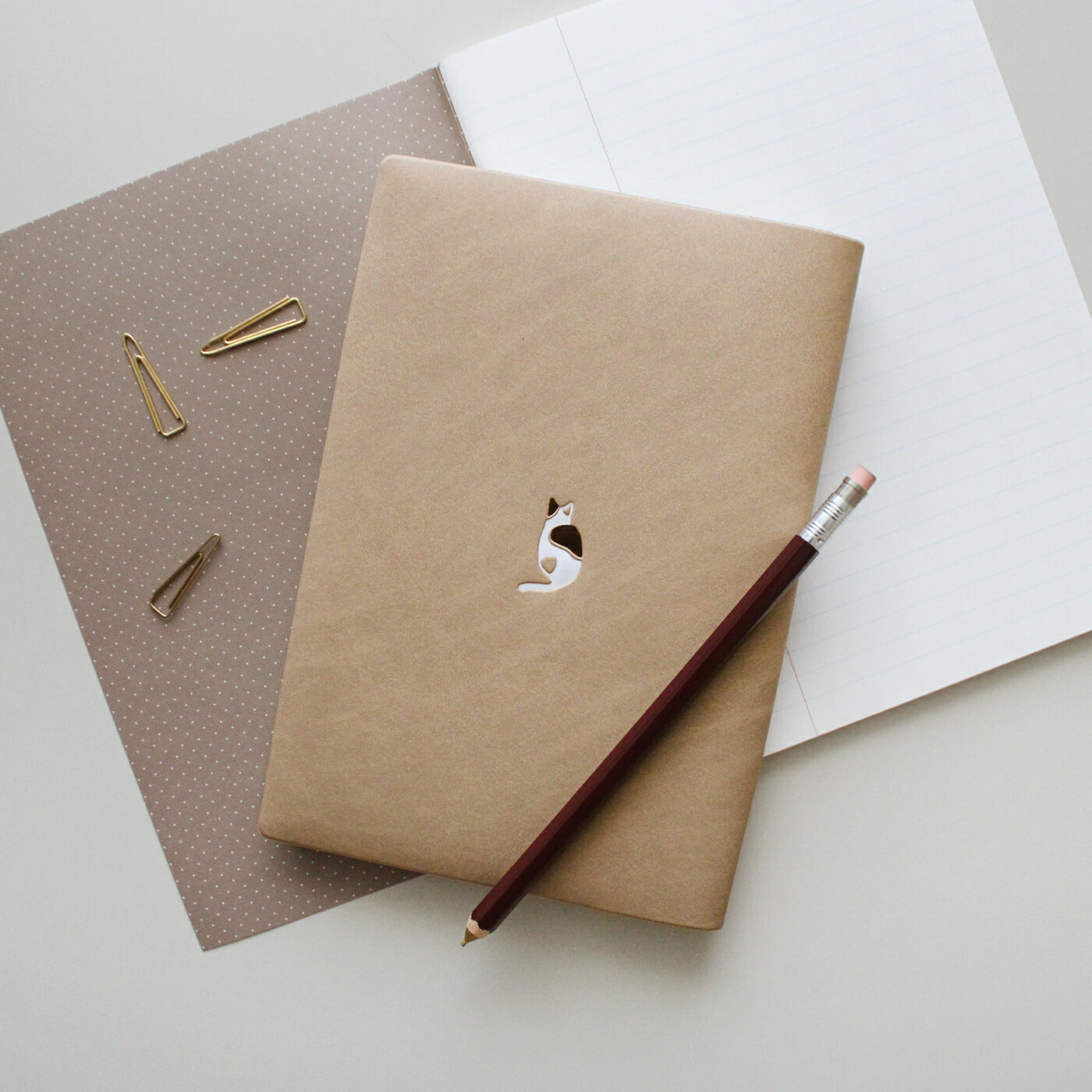 手帳 2026 マトカ 2026年1月始まり ダイアリー スケジュール帳｜B6サイズ ウィークリー・ブロック式（週間ブロック・日記帳）『ワンポイント アニマル｜POINT ANIMAL・A』シュナウザー タコ 宇宙飛行士 猫 ねこ ハリセンボン