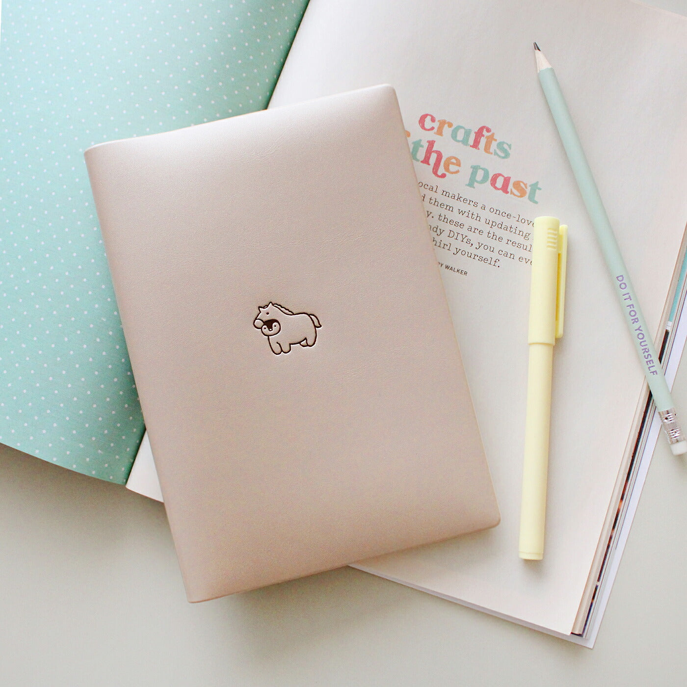 手帳 2026 マトカ 2026年1月始まり ダイアリー スケジュール帳｜B6サイズ ウィークリー・ブロック式（週間ブロック・日記帳）『ワンポイント 着ぐるみ｜POINT KIGURUMI』干支 馬 ウマ 猫 恐竜