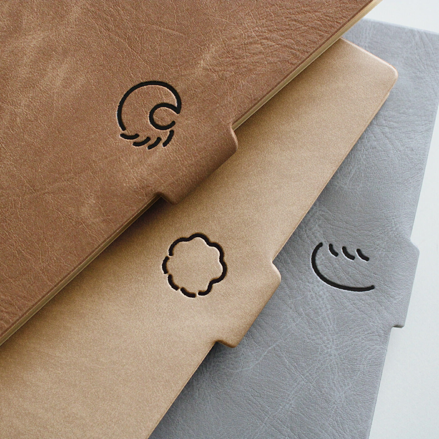 手帳 2026 マトカ 2026年1月始まり ダイアリー スケジュール帳｜B6サイズ ウィークリー・ブロック式（週間ブロック・日記帳）『ボタンワンコ｜BUTTON DOG』プードル 柴犬 シュナウザー