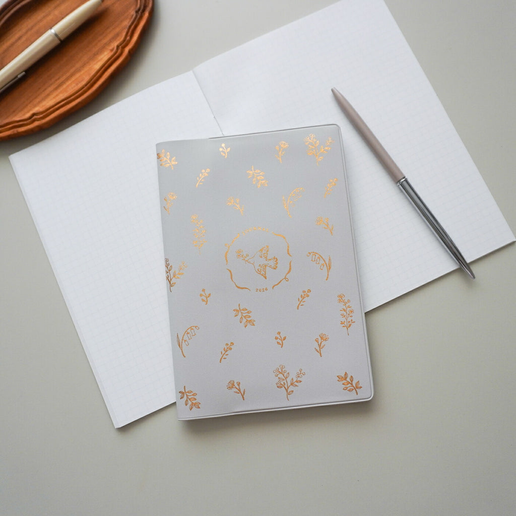 【限定】手帳 2026 マトカ 2026年1月始まり ダイアリー スケジュール帳｜B6サイズ マンスリー・フルカラー（月間ブロック）『フィオーリ』花 鳥 フラワー ボタニカル