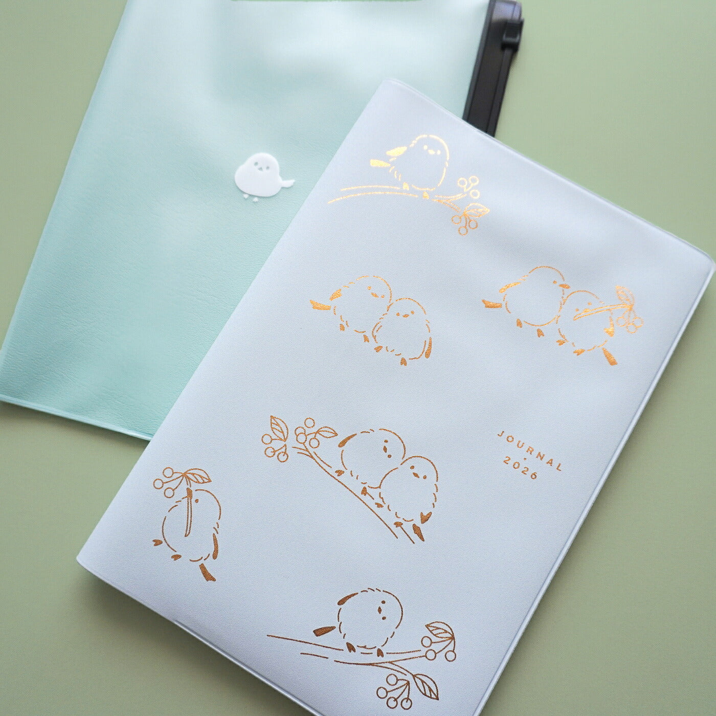 【限定】手帳 2026 マトカ 2026年1月始まり ダイアリー スケジュール帳｜B6サイズ マンスリー・フルカラー（月間ブロック）『スノーフェアリー』シマエナガ