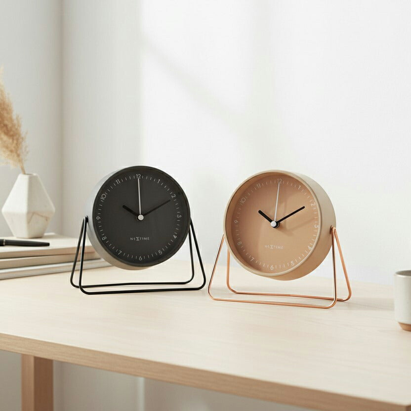 Berlin Table 置き時計｜table clock 時計 インテリア デザイン おしゃれ アート 引越し お祝い プレゼント ギフト モダンデザイン  デザイン時計 かっこいい シンプル テーブルクロック アラーム 目覚まし時計 ベージュ