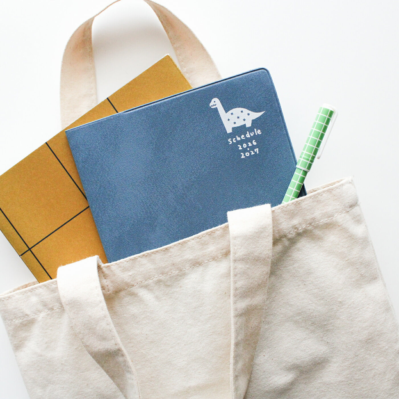 【ご予約 2月下旬発送】手帳 2026 マトカ 2026年4月始まり手帳 ダイアリー スケジュール帳｜B6サイズ マンスリー・スタンダード（月間ブロック）『ピエニ｜PIENI』恐竜 ティラノサウルス トリケラトプス ダイナソー ブラキオサウルス