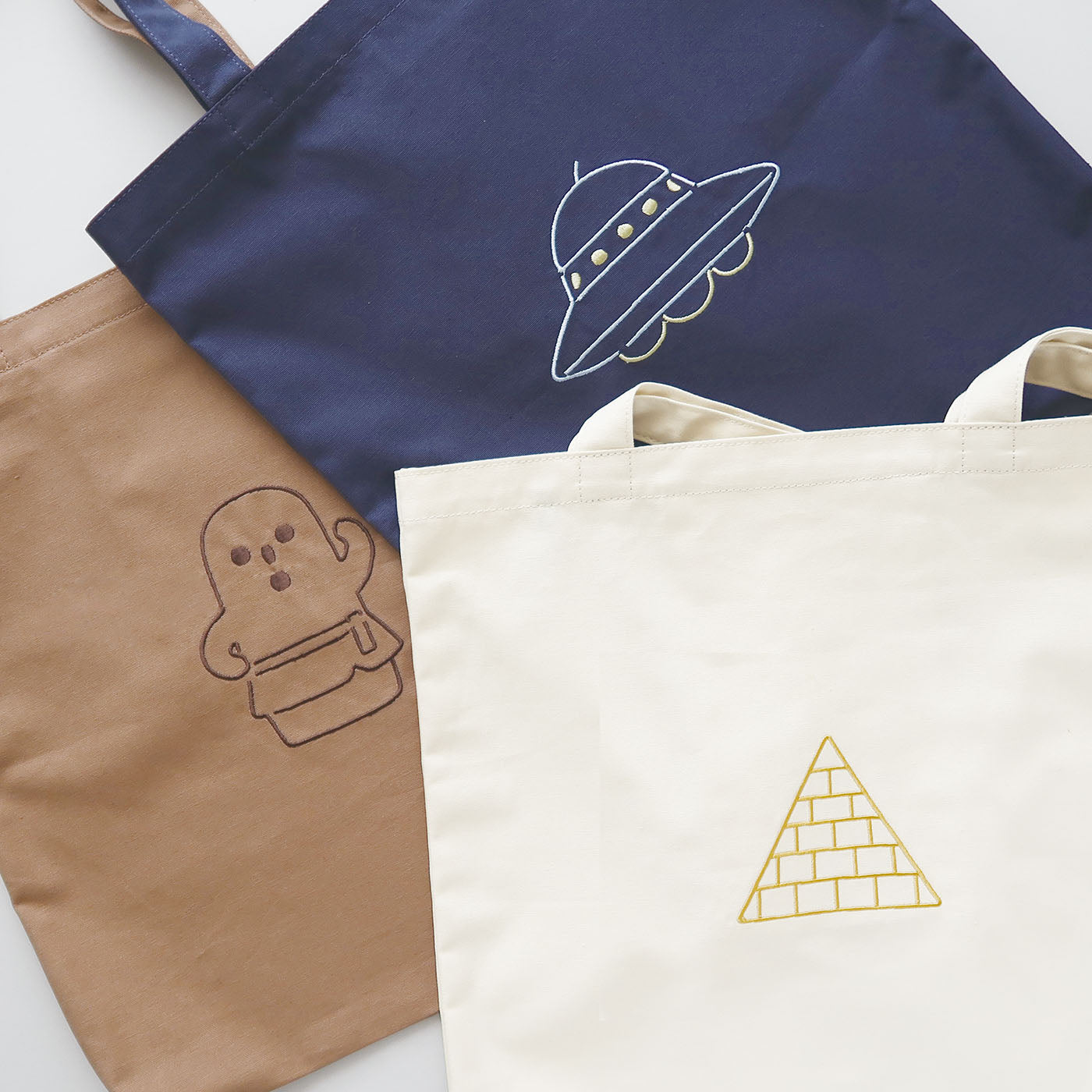 CANVAS TOTE BAG キャンバストートバッグ C｜トート キャンバス 刺繍 大きめ カバン バッグ シュール 土偶 埴輪 はにわ メジェド ピラミッド UFO 宇宙人 エイリアン A4｜MATOKA マトカ