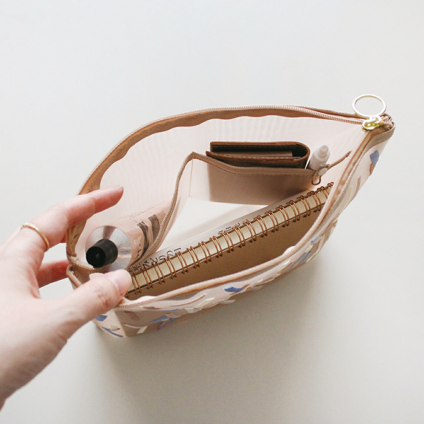 SUVANT BAG IN BAG スヴァント バッグインバッグ｜ポーチ ケース 刺繍 メッシュ 鍵 ケース バッグ 仕切り ポケット 収納 かわいい おしゃれ ボタニカル 花 フラワー 鳥 アート 植物 ギフト プレゼント 母の日｜MATOKA マトカ