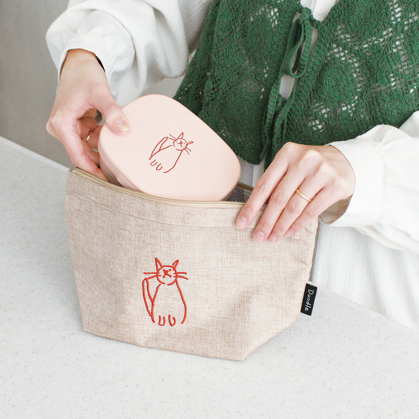 DOODLE ランチボックス ミニ｜LUNCH BOX MINI お弁当箱 ランチ シンプル ピクニック 遠足 行楽 パステルカラー 猫 犬 アヒル ゴリラ カラフル 大人 女子 男子 かわいい おしゃれ ドゥードゥル｜Leaflets