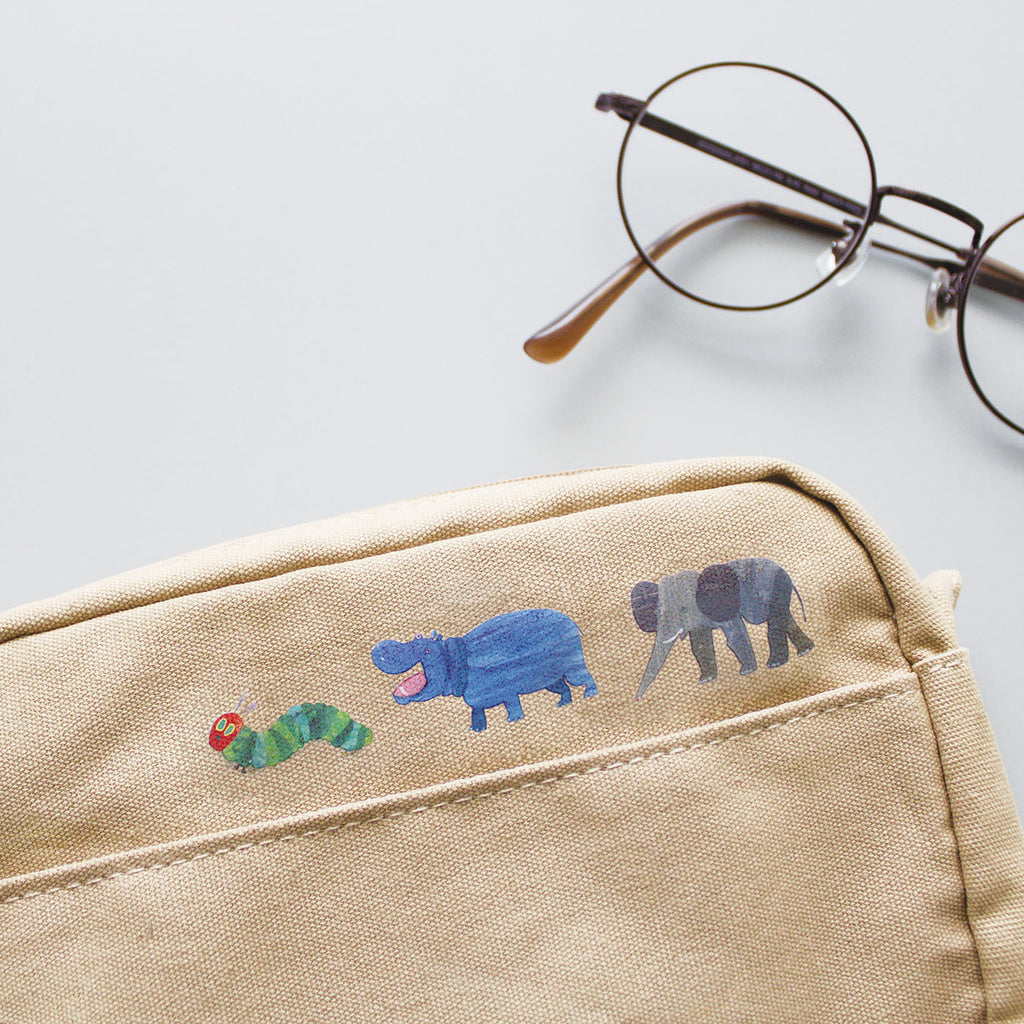 ERIC CARLE エリック・カール ファブリックステッカー｜STICKER シール ステッカー 可愛い おしゃれ アート スマホケース パソコン スーツケース 手帳 ノート デコ はらぺこあおむし 食べ物 動物 アニマル｜MATOKA マトカ