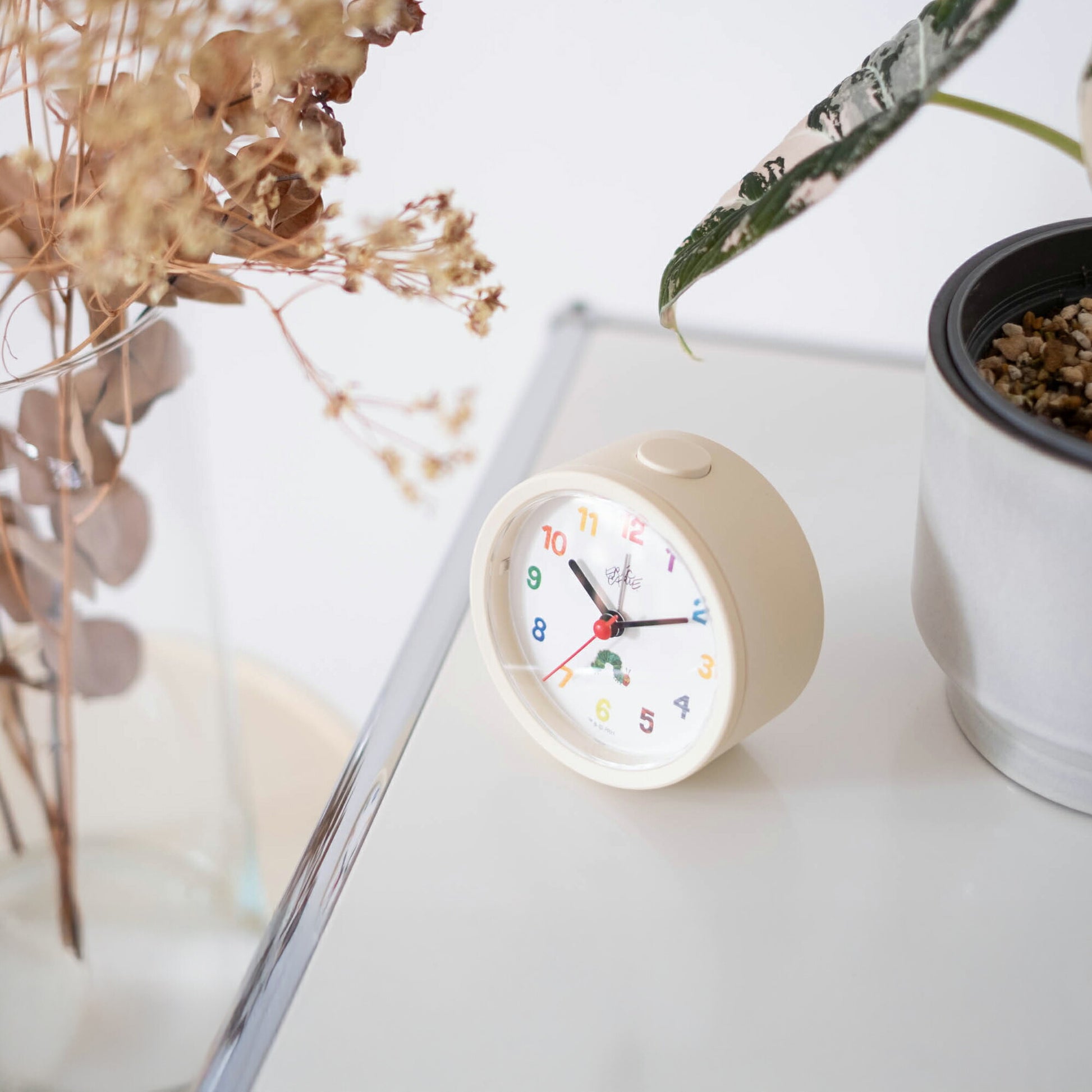 Eric Carle Alarm Clock Small Caterpillar｜エリック・カール アラームクロック スイープムーブメント 置き時計 インテリア 目覚まし時計 時計 アラーム はらぺこあおむし 絵本 子供 デザイン アート イラスト