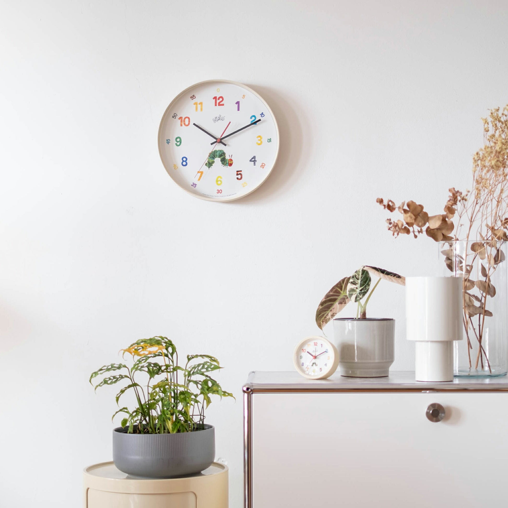 Eric Carle Wall Clock Small Caterpillar｜エリック・カール ウォールクロック スイープムーブメント 壁掛け時計 インテリア はらぺこあおむし 絵本 子供 デザイン アート イラスト