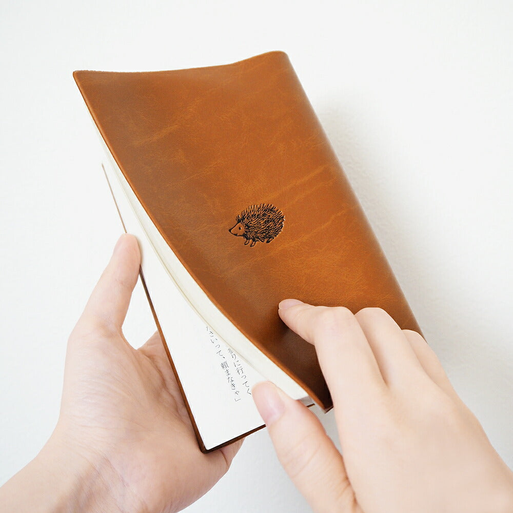 ワンポイント ブックカバー｜限定デザイン 読書 本 カバー 文庫本 読書カバー 文学 シンプル かわいい おしゃれ 動物 ネコ ハリネズミ アイスクリーム メジェド シマエナガ 着ぐるみ UFO 土偶｜MATOKA マトカ